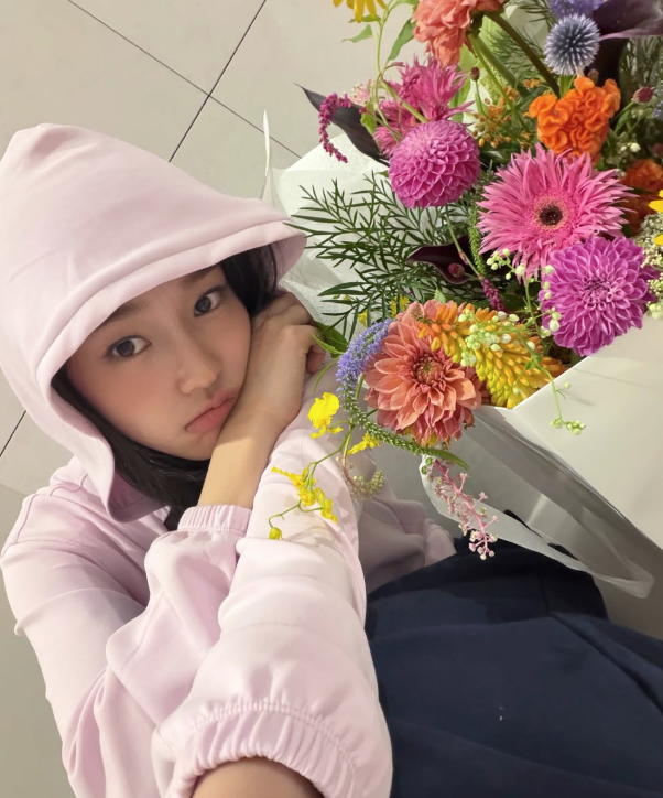 노윤서 사복 패션 후드집업 블라우스 팬츠 착장 브랜드 정보 총정리