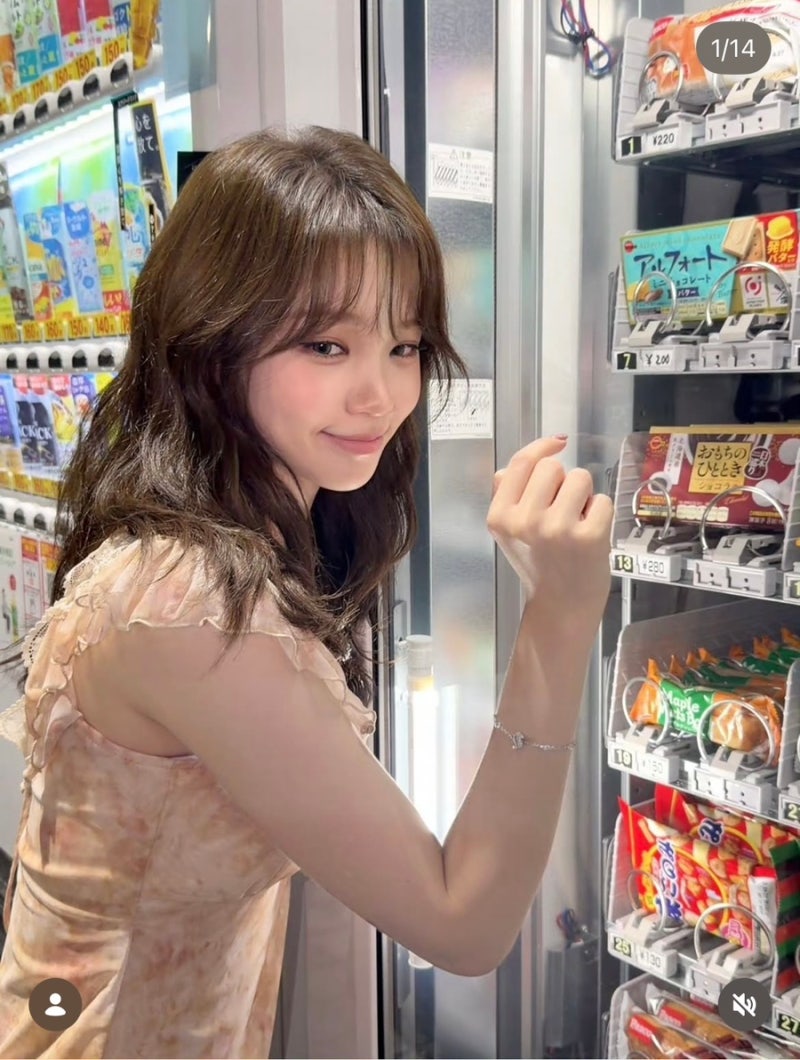Le Sserafim Kim Chaewon's Instagram Daily Outfits: Recommended Summer Styles for Women