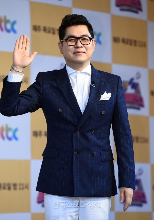 개그맨 김용만 프로필 나이 국민 MC 방송 활동과 근황
