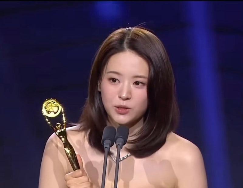 전소영, ‘청룡시리즈어워즈’ 신인여우상 수상…“앞으로 열심히 하겠습니다”