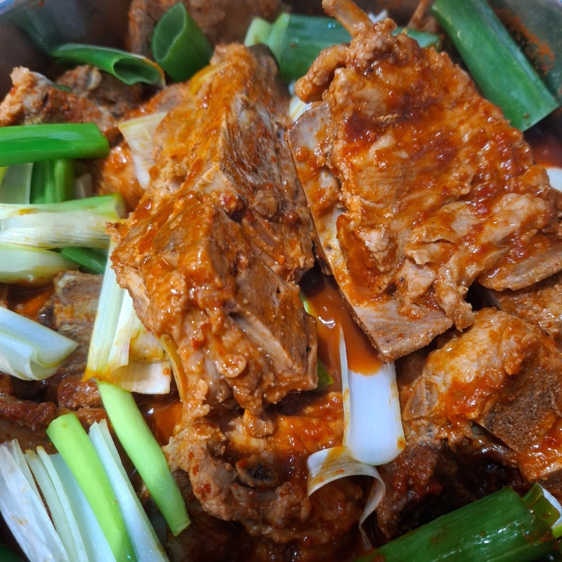 집밥레시피) 매운 등뼈찜 냉동등뼈로도 가능 핏물빼지않고 하는 레시피 내가했지만,,존맛탱