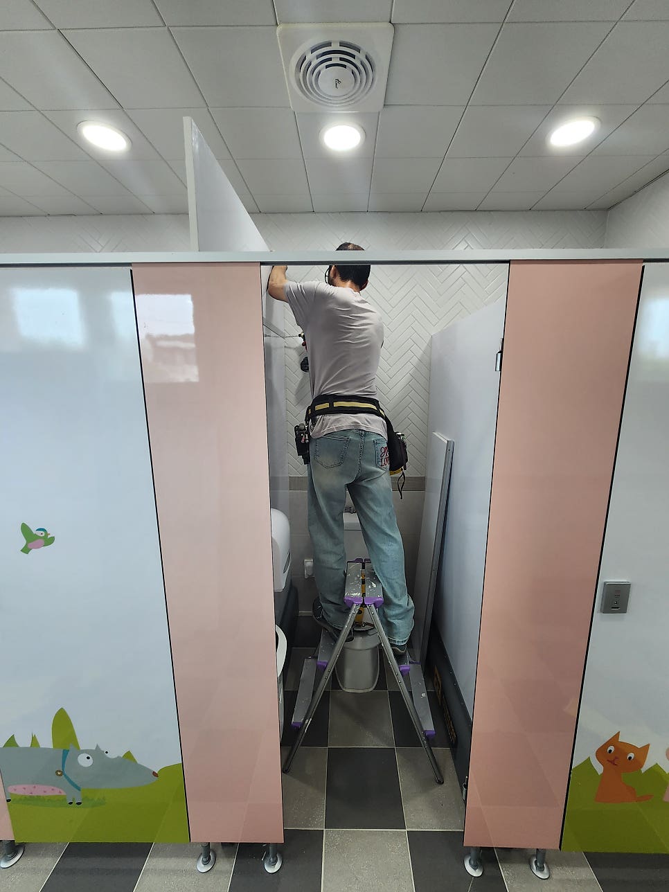화장실 안심스크린 설치 제주 대흘초등학교 안전을 고려한 동화큐비클 시공