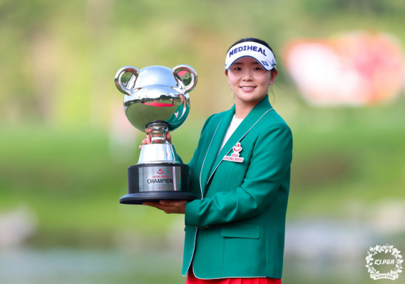 [KLPGA] 18번 홀에서 뒤집혔다! 이다연의 기적 같은 버디, 김수지의 아쉬운 보기…2026 오로라월....