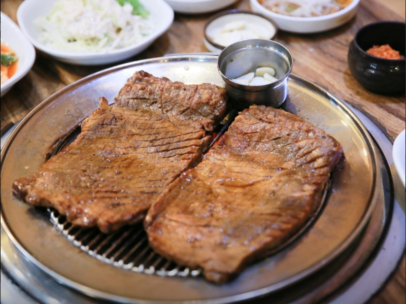 서울 중랑구 사가정역 왕갈비 맛집 흥부골숯불돼지왕갈비 직접 구워주는 돼지왕갈비 촉촉 ....