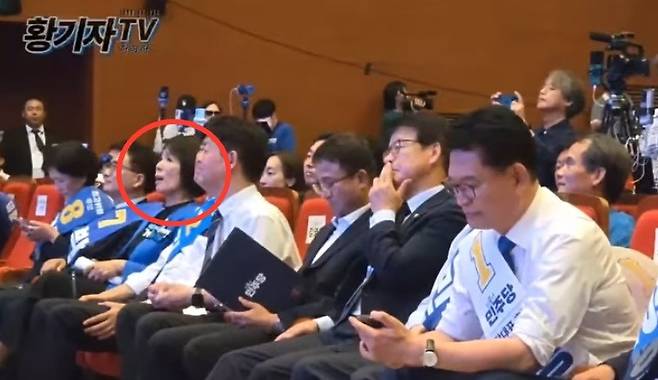 상대 후보 연설 도중 "안 빠졌다니까!" 최민희 경선 태도 논란... 서....