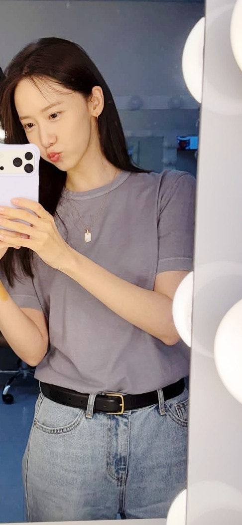 "티셔츠에 청바지인데 왜 고급스럽지?" 소녀시대 윤아의 ‘꾸안꾸’ 패션 공식 3가지