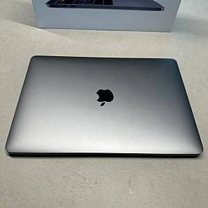 [애플] 19년형 1년째 실사용 애플 맥북프로(Apple MacBook Pro) 13인치 터치 바 스페이스 그레이 사....