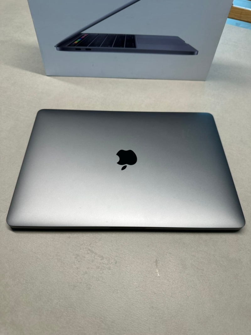 [애플] 19년형 1년째 실사용 애플 맥북프로(Apple MacBook Pro) 13인치 터치 바 스페이스 그레이 사....