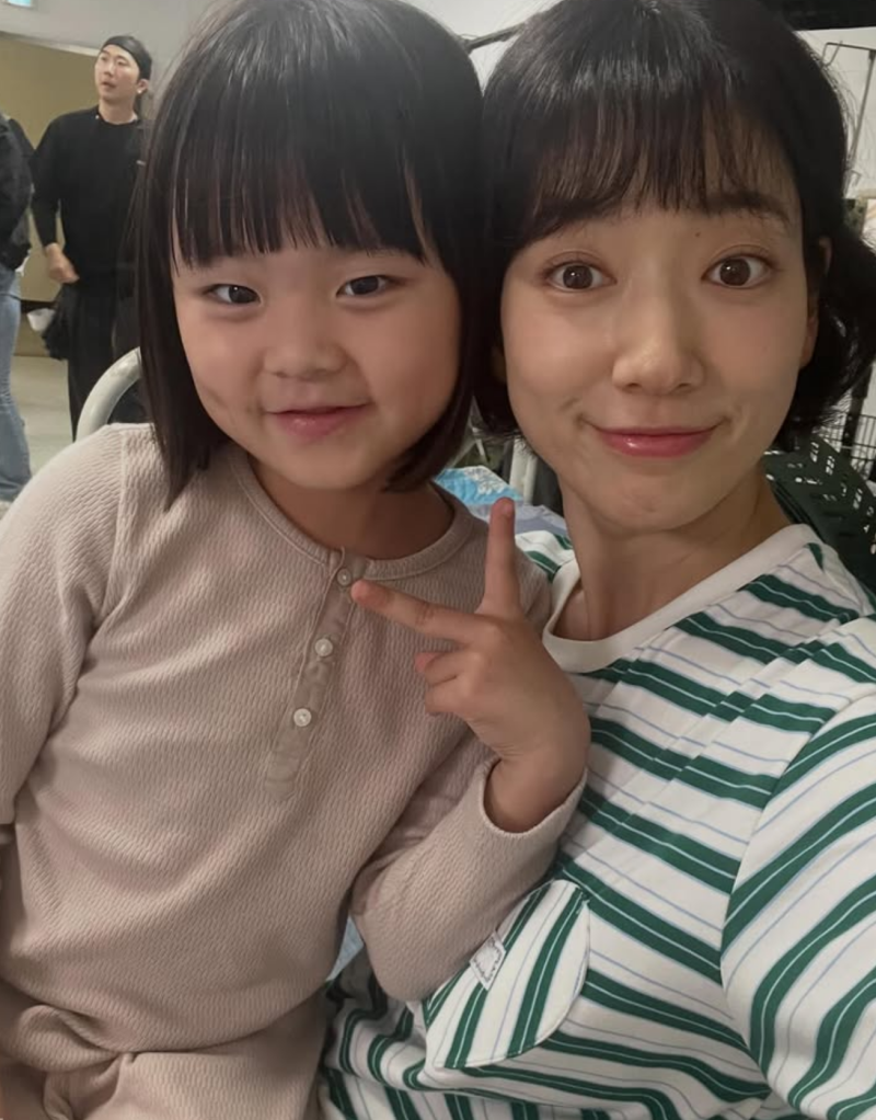 Is Park Shin-hye's Second Child a Girl? Pink Ribbon Prenatal Care and Expected Delivery Date