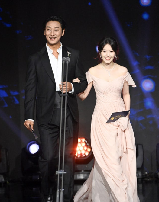 "심장이 다시 쿵쿵 거렸어요" 이종석과 결별 후 건강 소식까지 겹치고 열흘 만에 다시 무대 ....