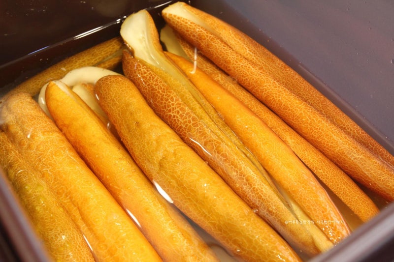 여름 반찬 고민 끝! 냉장고에 두고두고 먹는 노각장아찌 담그기