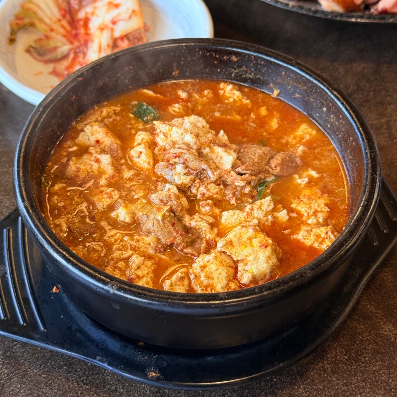 [세종맛집] 세종 코스트코 근처 든든한 한 끼, 돌솥순두부 후기 오리고기와 솥밥까지 완벽했....
