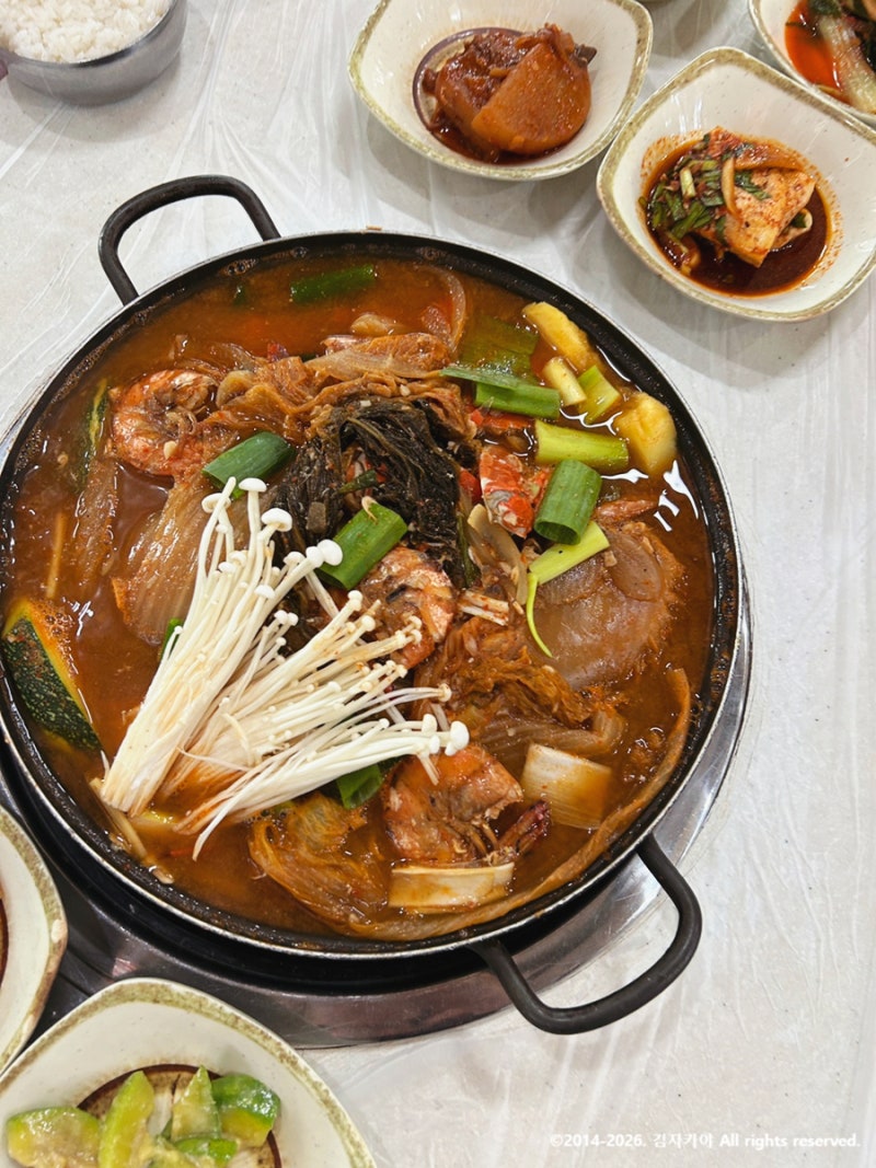 충남 태안 맛집 안면도 게국지 현지인 단골많은 고향식당