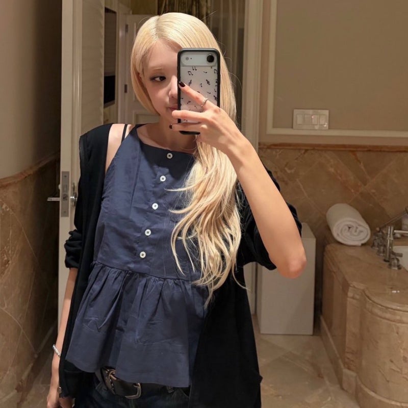 260802 블랙핑크 로제 인스타그램 패션 정보 | 글로니 러플 버튼 블라우스 · 와일드플라워 아....