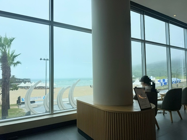 스타벅스 제주함덕해변점 사진 2