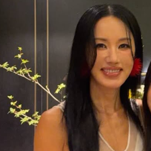 Even "Human Chanel" Kim Go-eun Couldn't Pull Them Off... Why Uhm Jung-hwa Succeeded with the 3 Million Won Luxury Earrings