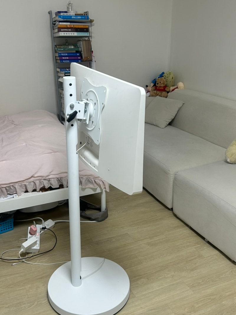 LG 롬앤티비 거치대 스탠드 2년 사용 후기 나무궁 장단점 좁은집 추천