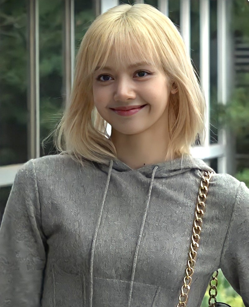리사 다큐 ‘Always Lalisa’ TIFF 월드 프리미어, 무대 밖 기록이 먼저 공개된다