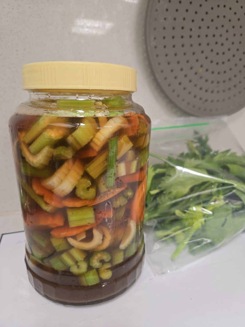 샐러리 장아찌 만들기 향과 식감이 좋은 아삭아삭 밥도둑