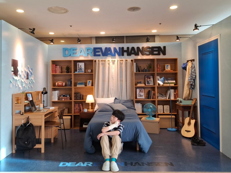 뮤지컬 디어에반핸슨 후기 외로워하는 규에반의 깁스에 사인해주고 위로, 응원, 용기를 주실....