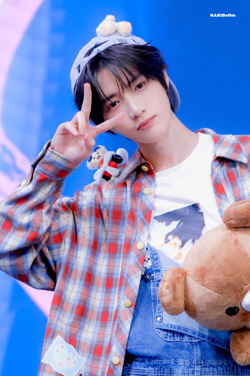 TXT 투바투 범규 팬미팅 상의 어디꺼? 그래픽 반팔 티셔츠 상의 정보 @산산기어 여름 반팔티 ....