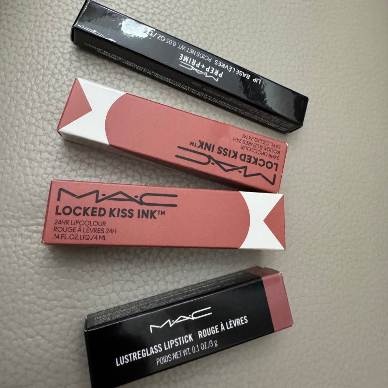 맥 락드 키스 잉크(M·A·C Locked Kiss Ink)와 맥 러스터글래스 (M·A·C Lustreglass), 오랜 시간 사용해 ....