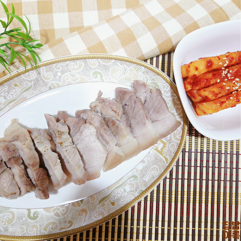 돼지고기 앞다리살 무수분 수육 삶는법 무쇠솥으로 촉촉하면서 쫄깃하게