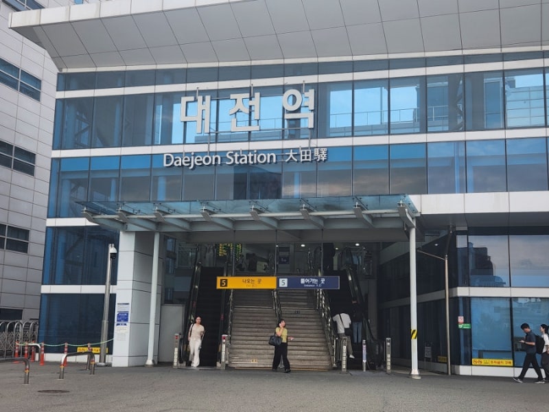 피곤하게 사랑스럽던 대전역은 이제 스쳐지나가는 곳이네요(성심당 줄서기, 대전역 선상주....