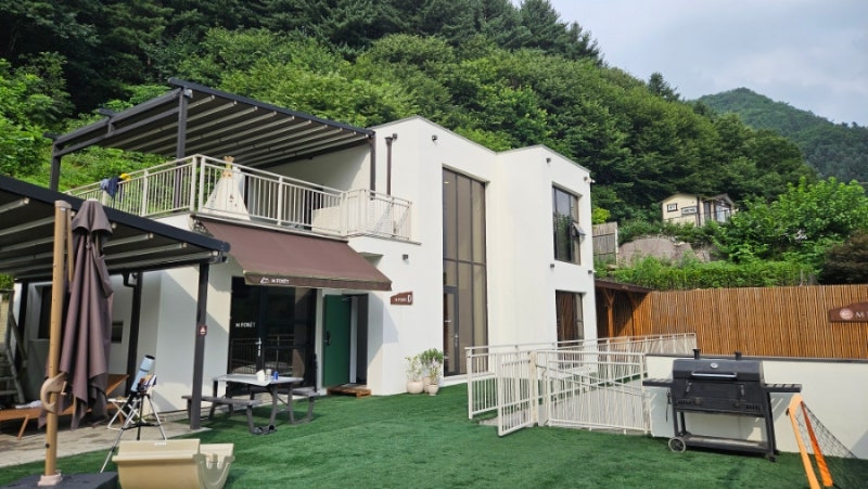 가평 세가족이 방문한 방3개 키즈풀빌라 야외수영장부터 온수풀까지
