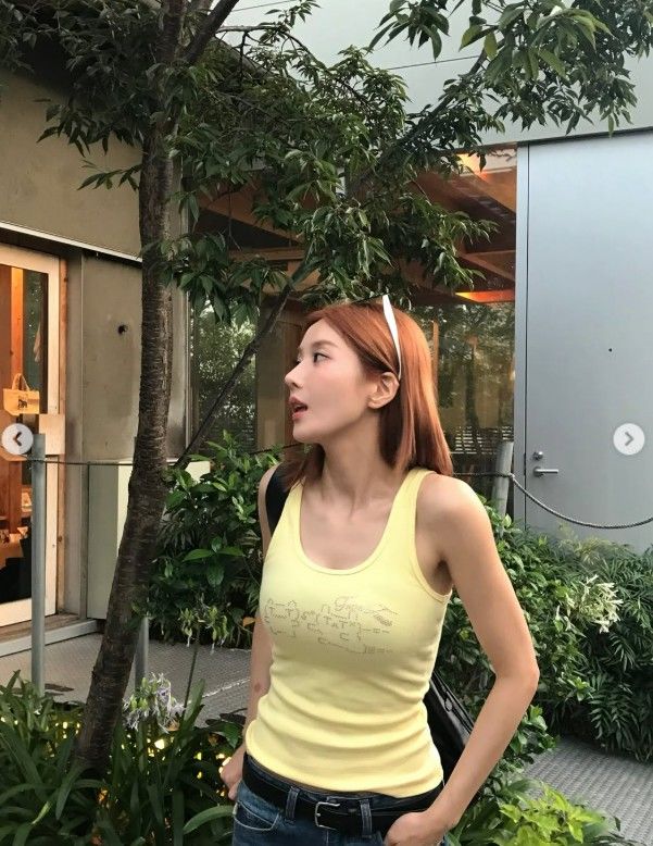 일본에서는 한 줌 허리, 필라테스에서는 ‘쏙’…<b>권은비</b> 반전 근황