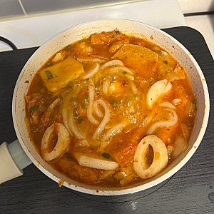 마켓컬리 필수템 고래사어묵 김치우동전골 후기, 30번 넘게 재구매한 이유