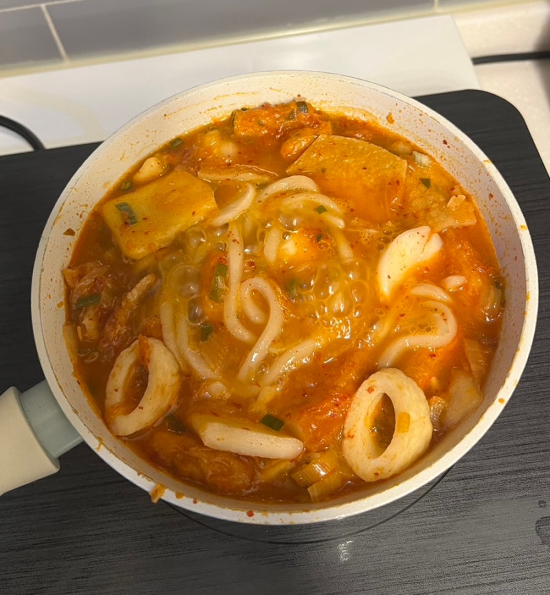 마켓컬리 필수템 고래사어묵 김치우동전골 후기, 30번 넘게 재구매한 이유