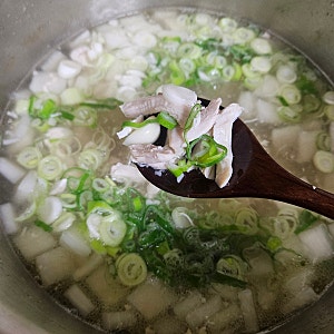 닭 다리 살, 닭 안심으로 무 닭곰탕 만들기 (치킨스톡 첨가)