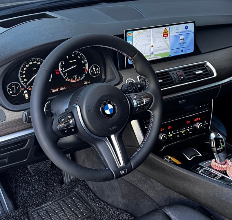 BMW 5GT 튜닝, M핸들·카플레이 모니터 시공 전후 비교