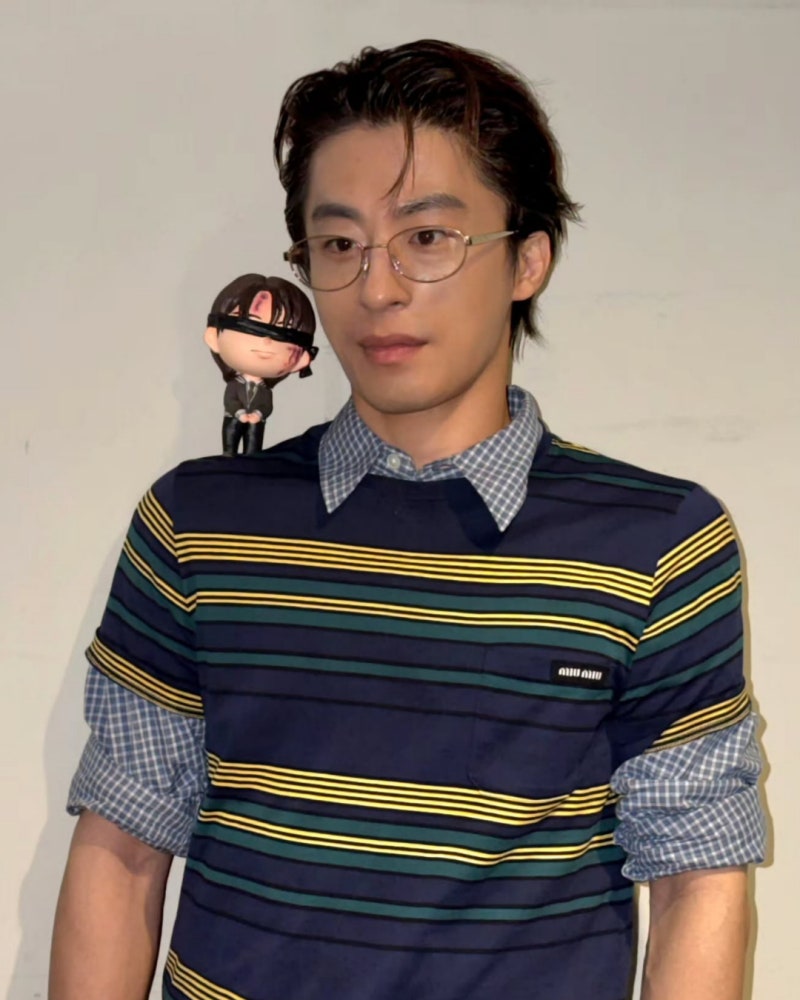 Goo Kyo-hwan's Glasses: Ray-Ban RB3774VD, Clean Oval-Shaped Glasses