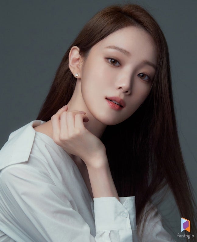 이성경, 어려웠던 어린 시절 딛고 자신의 꿈을 이뤄낸 성장 이야기