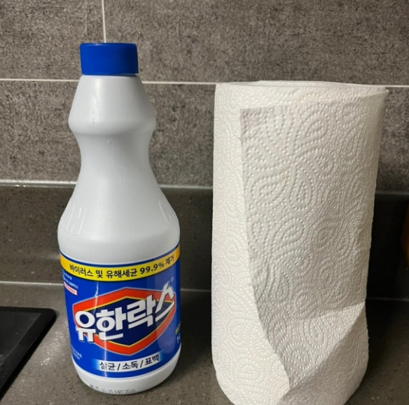 비용 아끼기 생활꿀팁 시리즈 17탄"락스만 뿌리면 절대 안 없어집니다. 화장실 실리콘 곰팡이....