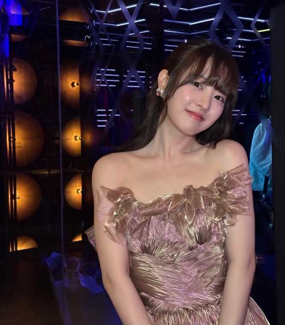 박보영 청룡 드레스 "파티룩 아니야?" 말 나왔는데 시간이 지날수록 더 예쁘다는 말 나왔다