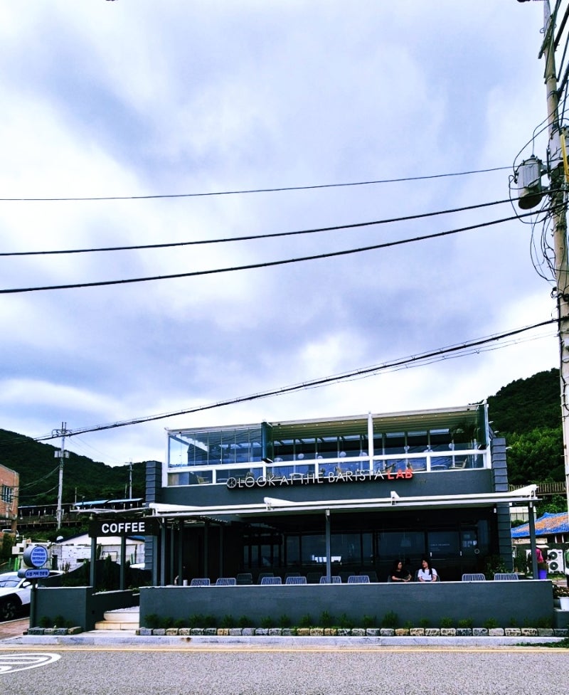 부산 송정 해수욕장 카페 "룩 앳 더 바리스타 랩" 송정 구덕포점 신관