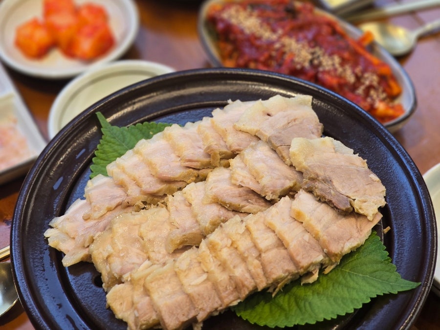 고향보쌈칼국수 오치점 사진 1