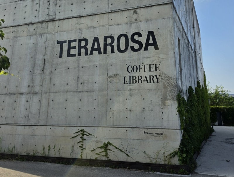 [Gangneung Gyeongpo Lake Cafe] Terarosa Gyeongpo Lake Branch: Where Books and Coffee Linger