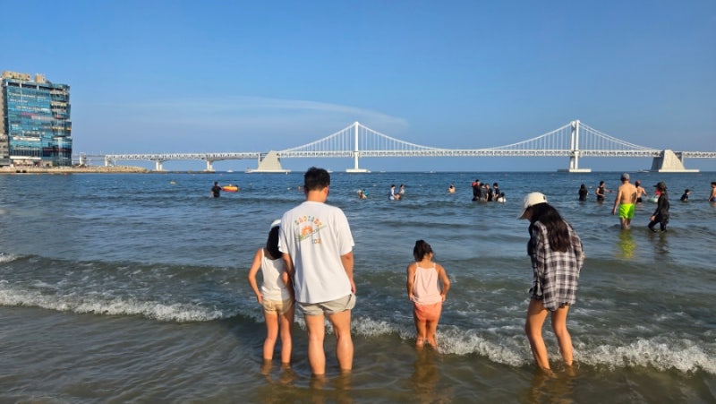 광안리해수욕장 8월초 분위기｜아이와 물놀이 후기, 옷 젖었을 때 GS25 꿀팁