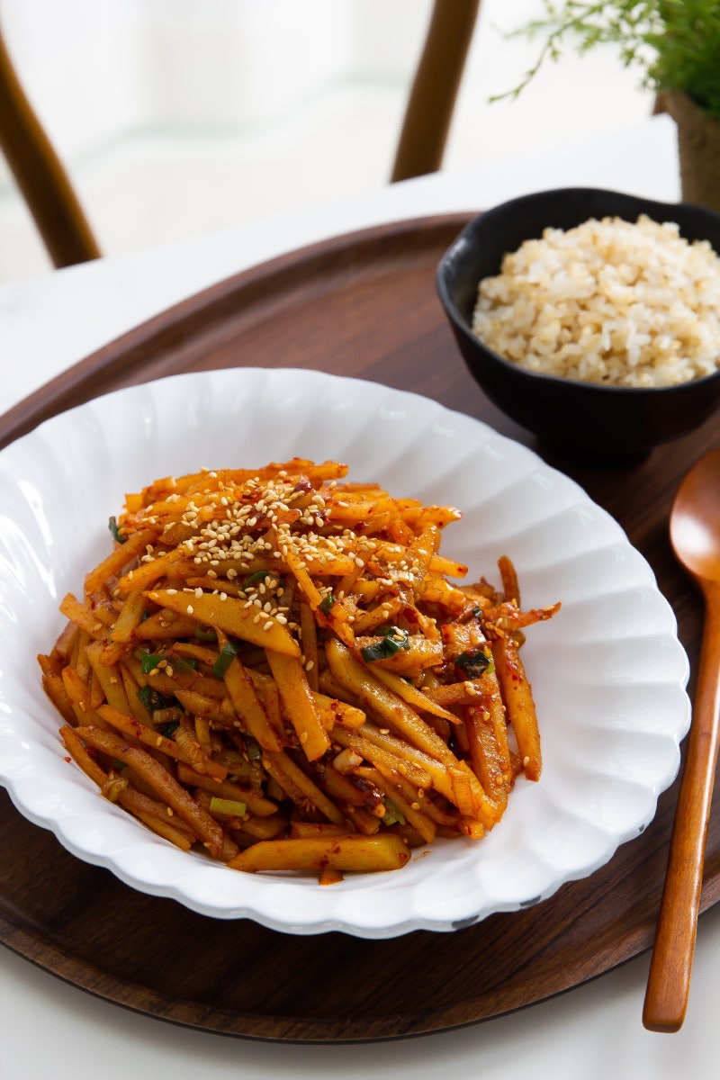 감자채고추장볶음-오?! 빨갛게 볶으니까 더 맛있는데요? 고추장양념으로 맛있게 볶아볼게요.....