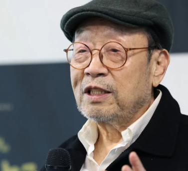 "'아내 발인날에도 무대에'…91세 신구가 끝내 공연을 선택한 이유"