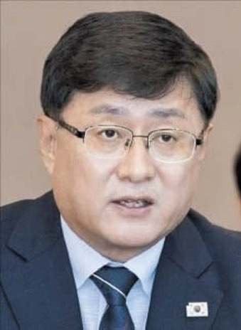 <b>김성환</b> 기후에너지환경부 장관, 첫 <b>업무보고</b>서 꺼낸 핵심... 