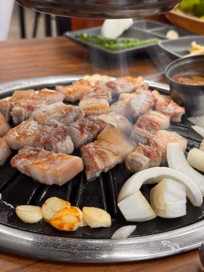 [제주도두동맛집!] 제주공항 고기맛집! 도두동 찐맛집!제주도 찐맛집! 제주도 숙성 흑돼지 강추 맛집! &ldquo;섬머리숯불구이&rdquo;