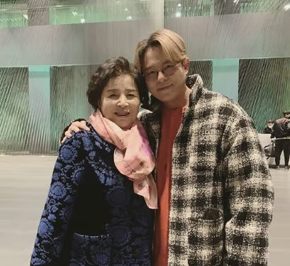 토니안 엄마 별세설 사실일까? 이옥진 여사 근황과 평창 선비촌·주식 이야기