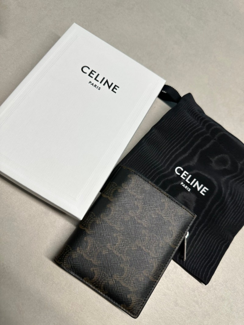 [셀린느] 남성 컴팩트 지갑 트리옹프 캔버스 (CELINE) 일본 셀린느 매장에서 구매 후 4개월 실사....