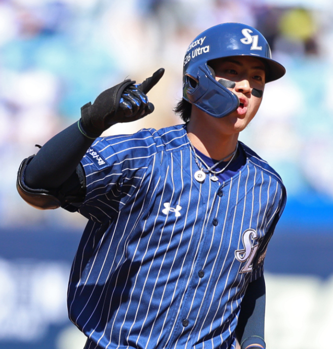 "KBO 7월 <b>MVP</b> 후보 7인 발표!" 9홈런 대폭발 <b>힐리어드</b> vs 타률 4할 삼성 ....
