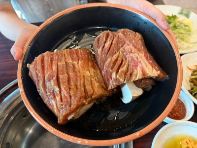 장승배기 숯불 돼지갈비부터 갓 지은 솥밥, 시원한 물냉면 맛집 "농실가"